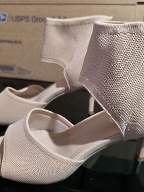 Women’s Peep Toe Ankle Strap Heels in Blush